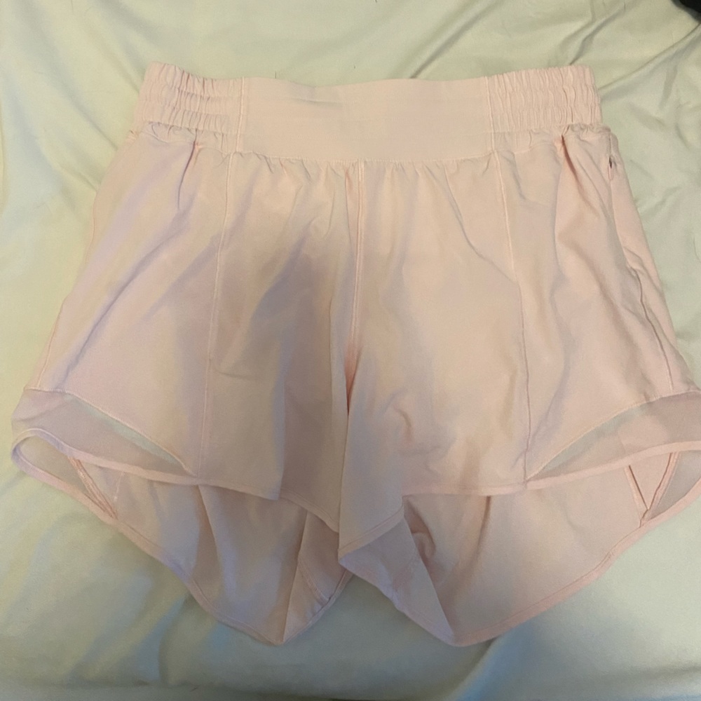 Lululemon hotty hot high rise size 8 4 inch shorts